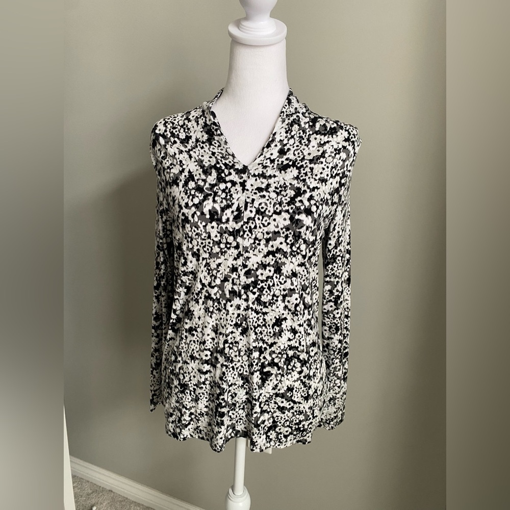 Talbots Women’s S Floral Print Black Grey White Pullover Top Longsleeve Tee